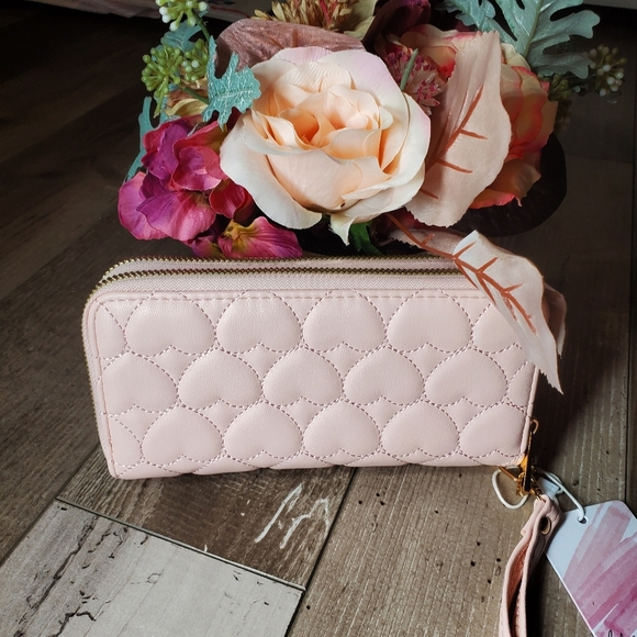 NWT Blush Kiss Large Heart Quilted Pillow Pink Double Zip-Around Vegan Wallet - Picture 15 of 16